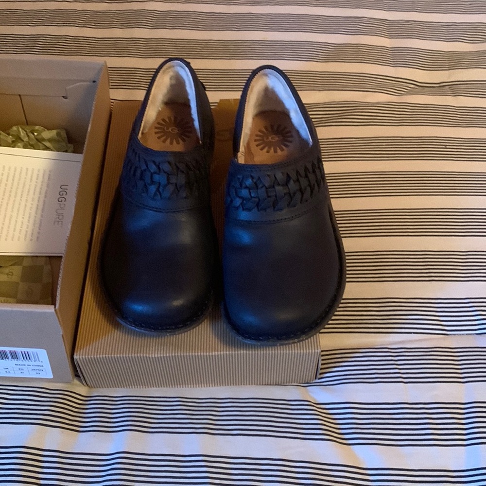 UGG Australia Anika Black women’s Shoes size 6 NWT